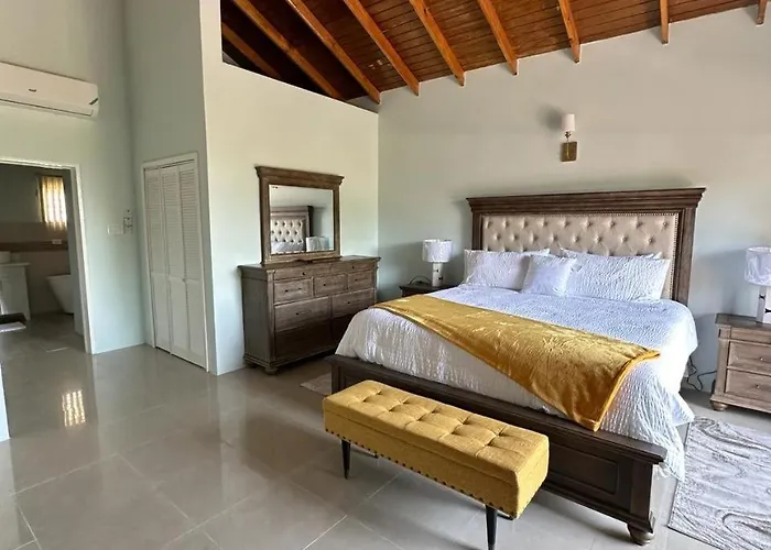 Serene Luxe 3br Family Friendly Mobay