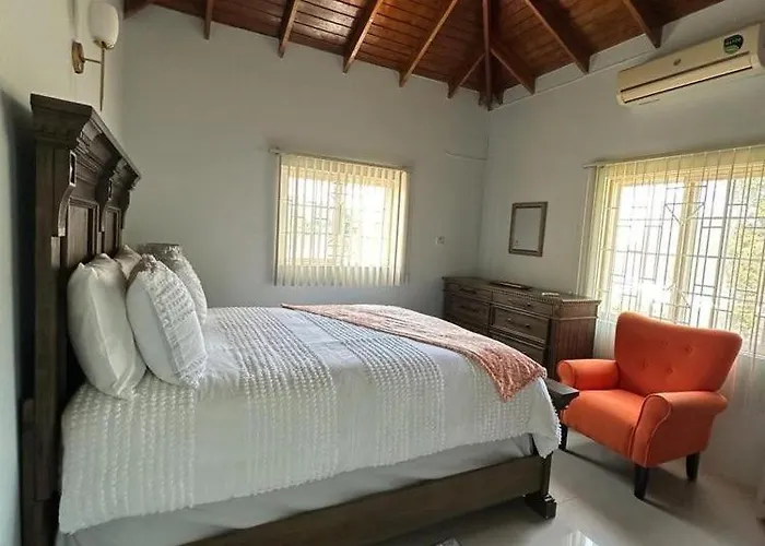 Villa Serene Luxe 3br Family Friendly Mobay