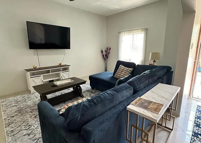 Serene Luxe 3br Family Friendly Mobay